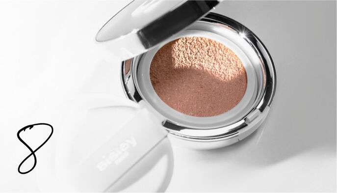 Phyto-Blanc Le Cushion è un fondotinta soin che rivela un incarnato fresco, luminoso e uniforme.
