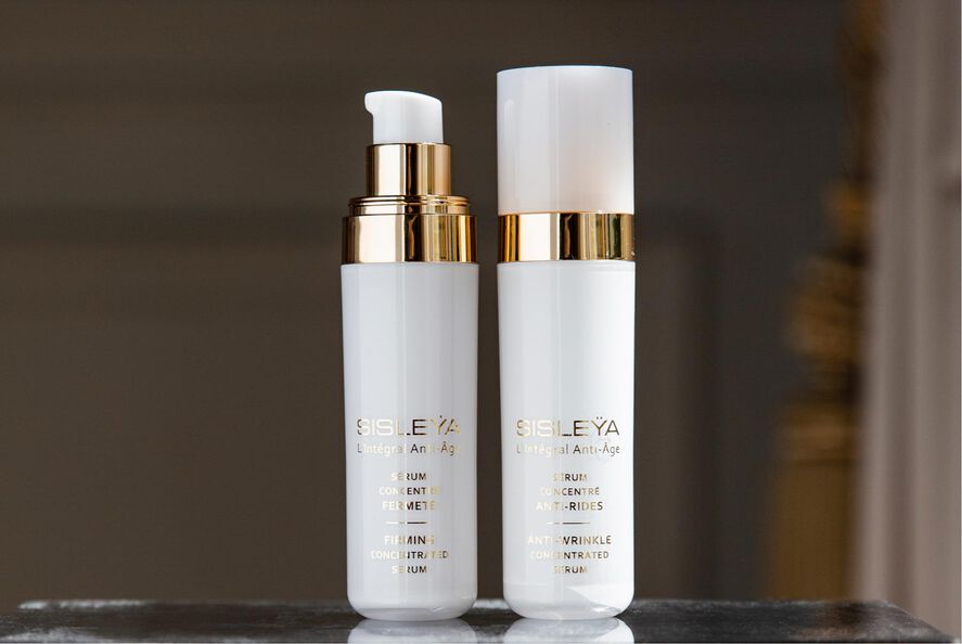 Sisleÿa Lotion de Soin Essentielle prépare la peau à l’application des autres soins.