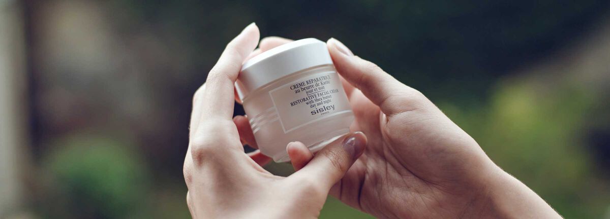 O Creme Reparador acalma imediatamente a pele danificada