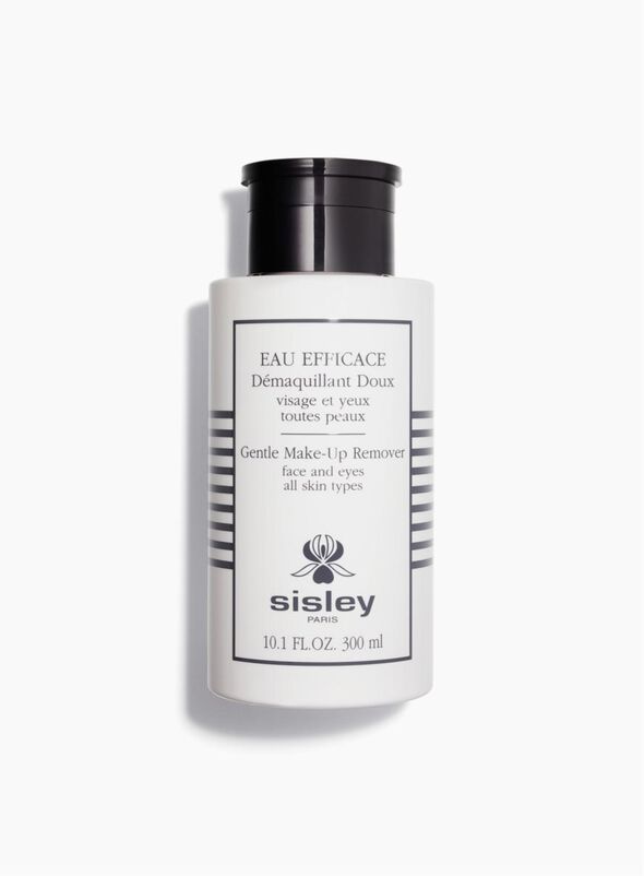Eau Efficace retira las impurezas y particulas contaminantes que se acumulan durante el día y ayuda así a proteger la luminosidad de la piel.