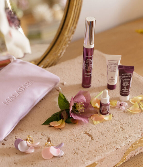 Bodegón con flores y Kit Malababa x Sisley