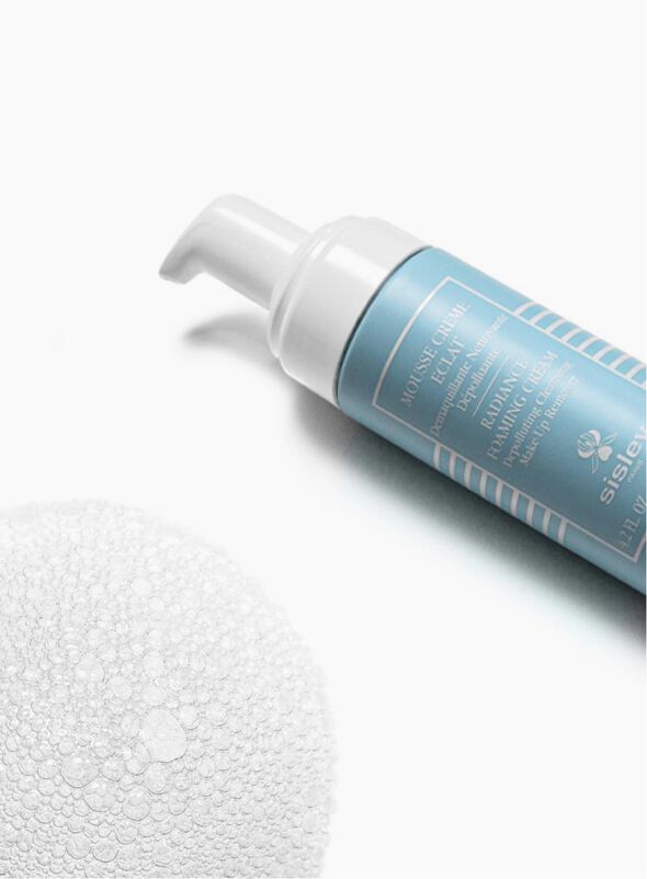 Radiance Foaming Cream retira el maquillaje y la contaminación, además de limpiar la piel.