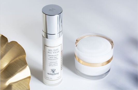 Product visual: Sisleÿa L'Integral Anti-Age Fresh Gel Cream and All Day All Year
