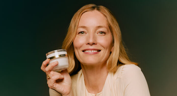 Lucie de la Falaise a Sisle&yuml;a L'Int&eacute;gral Anti-Age