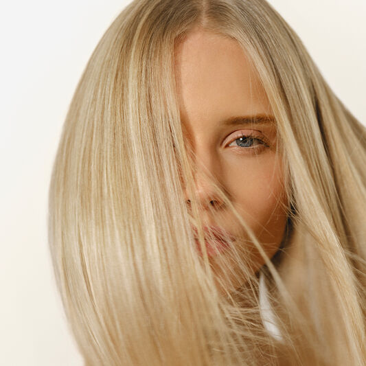 Blonde hair: how do I take care of it on a daily basis?