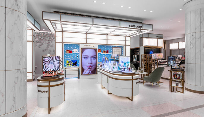 Les produits Sisley sont présents en grands magasins, parfumeries, spas et instituts de beauté.