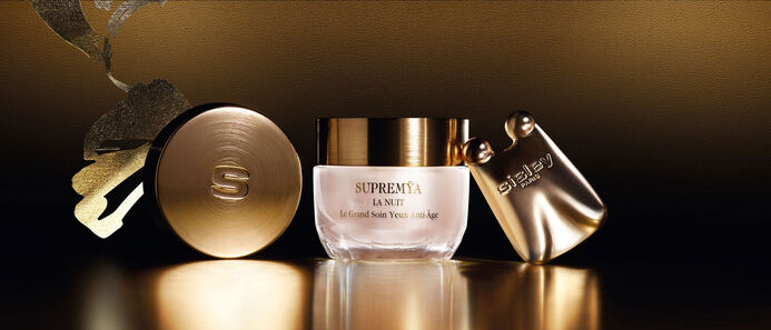 Supremÿa at Night delays the natural ageing of the skin.