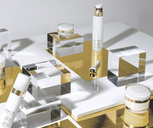 어려보이는 피부를 오래 유지해주는 완벽한 안티-에이징 리추얼을 만나보세요.