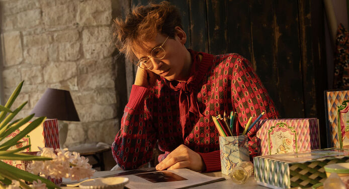 Ο δημιουργός Luke Edward Hall