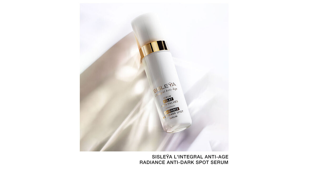 Celebrity Makeup Artist Jo Baker loves the new Sisleÿa L'Integral Anti-Age Radiance Anti-Dark Spot Serum which acts on the main causes of the loss of radiance to regain skin that looks more even and luminous.