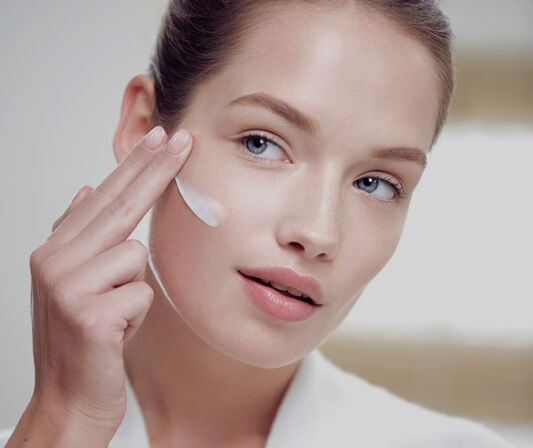 당신의 피부 고민을 해결해줄 완벽한 뷰티 루틴을 경험해보세요.