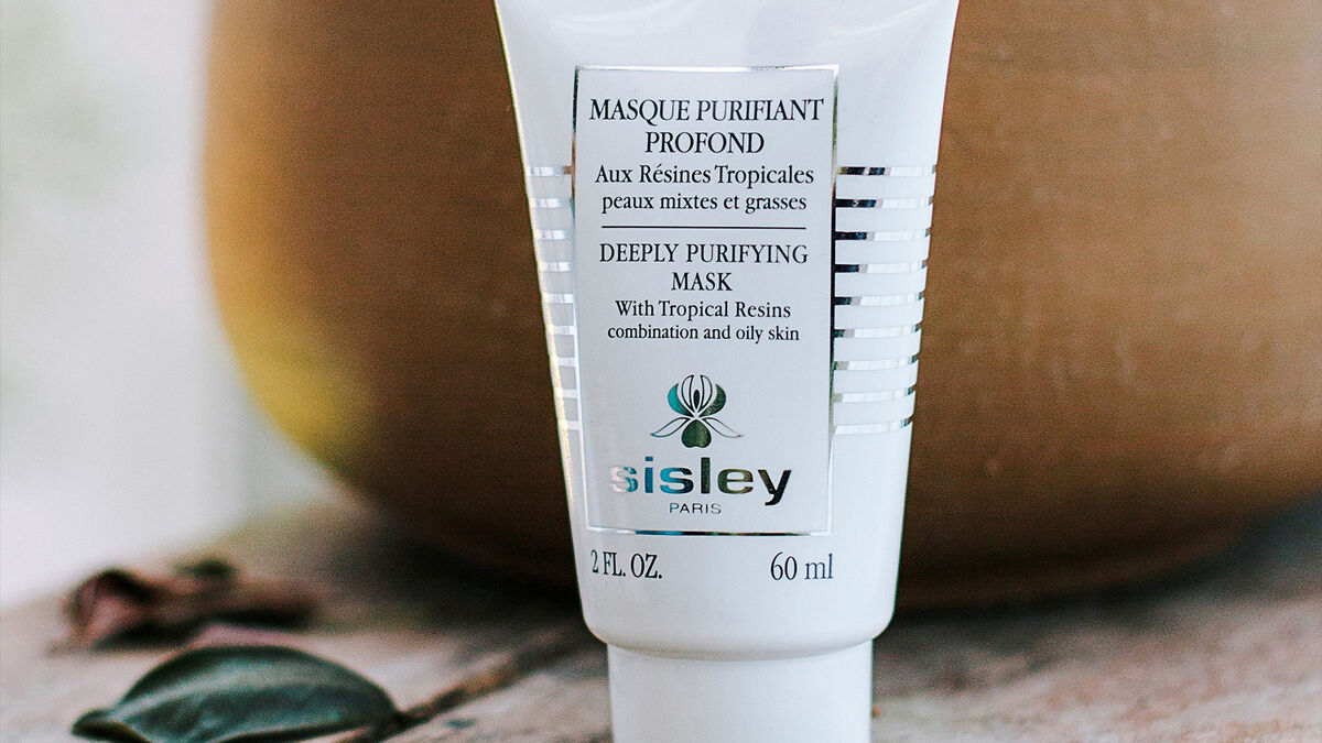 The first step in the perfect skincare routine for men is to cleanse the skin morning and night, to rid it of impurities and traces of pollution.