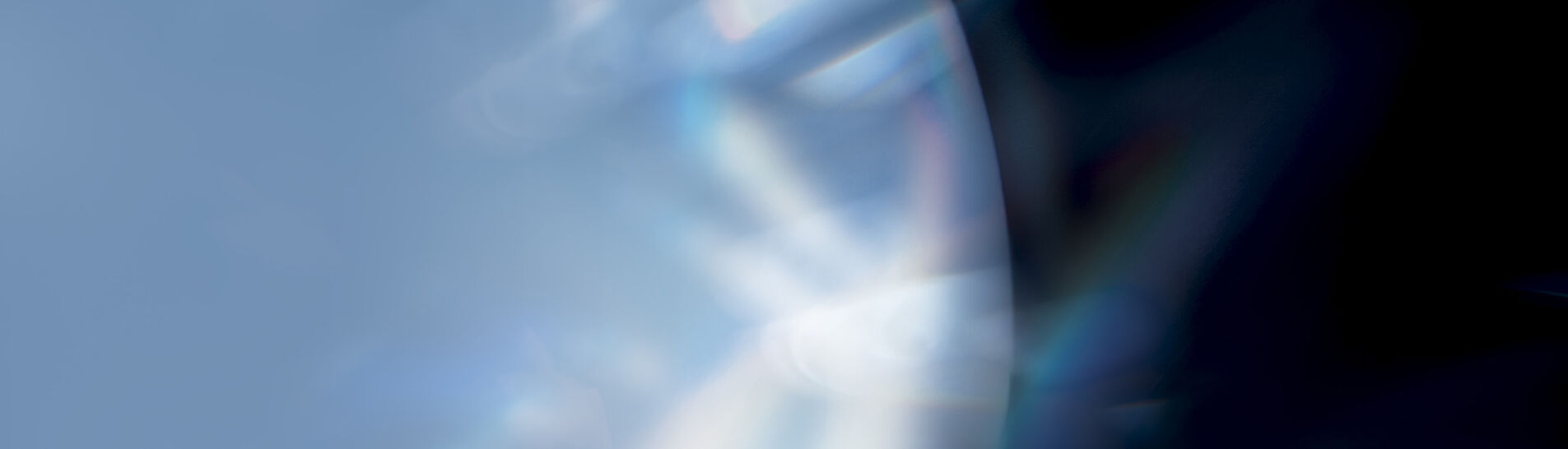 Phyto-Blanc: καινοτόμα και εξαιρετικά αποτελεσματικά προϊόντα που αλληλοσυμπληρώνονται τέλεια για να φωτίσουν και να διορθώσουν την εμφάνιση των σκούρων κηλίδων, να εξισορροπήσουν τη χρωματική αρμονία, να προστατεύσουν και να τονώσουν την επιδερμίδα.