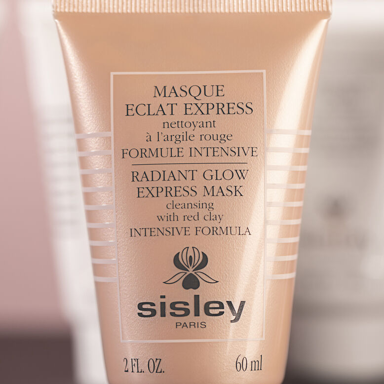 Radiant Glow Express Mask with Red Clay - close-up