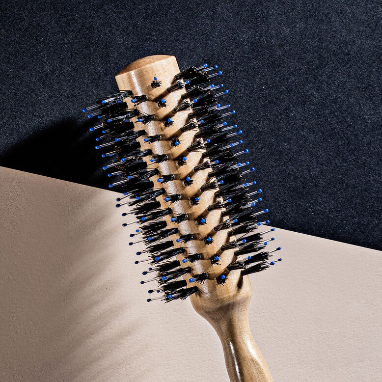 The Blow-Dry Brush N°2 - Zbliżenie