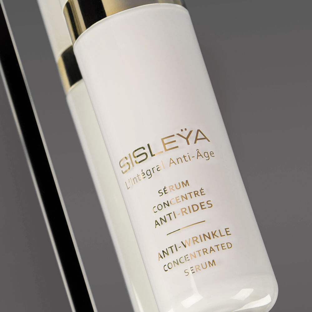 Sisleÿa L'Intégral Anti-Âge Anti-Wrinkle Concentrated Serum - ภาพถ่ายระยะใกล้