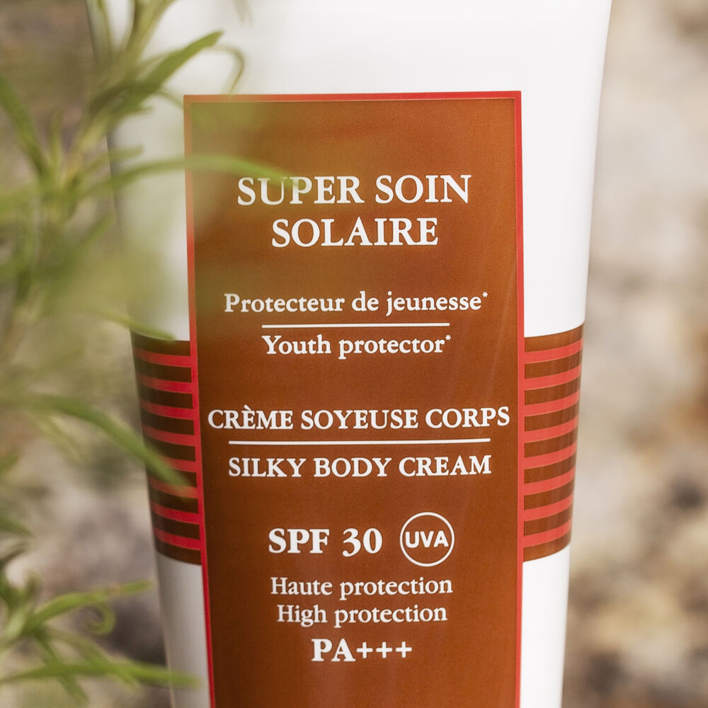 Super Soin Solaire Silky Body Cream SPF 30 - close-up
