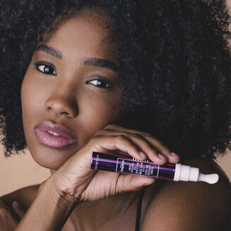 Fluide Contour des Yeux &agrave; la Rose Noire