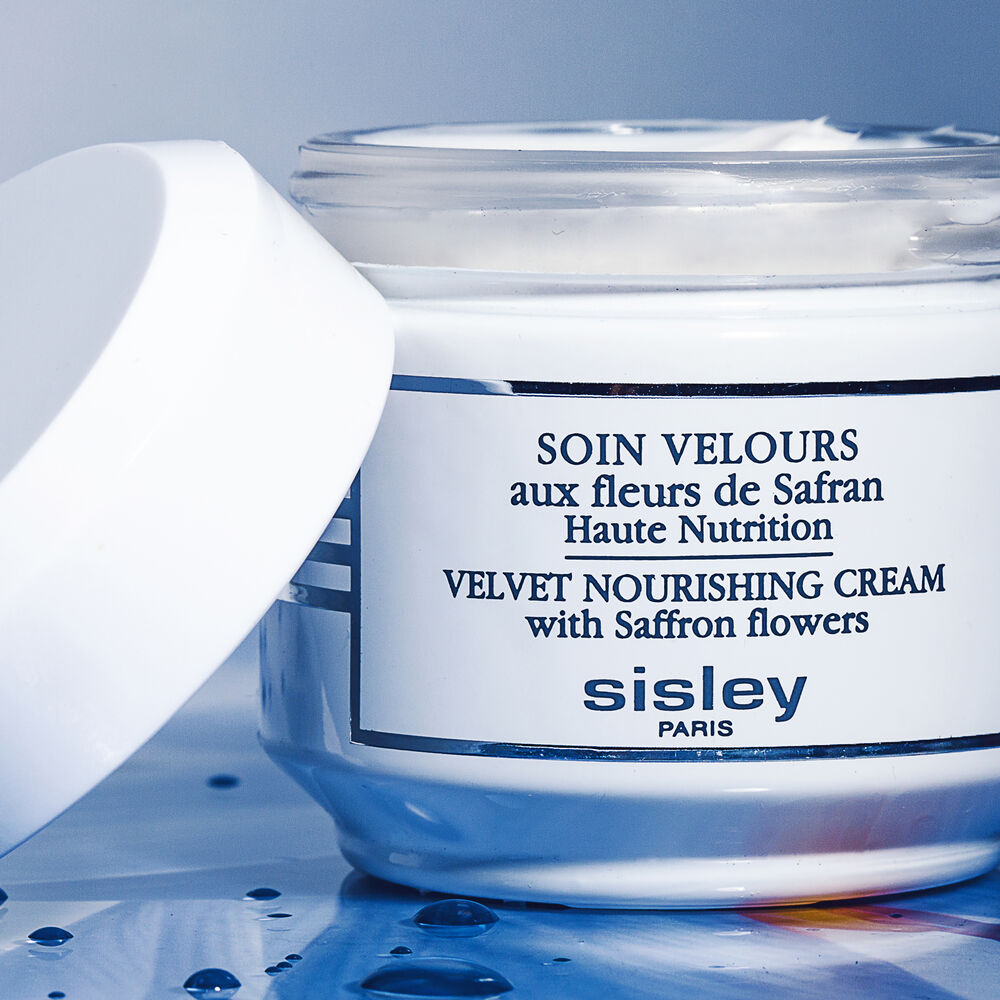 Velvet Nourishing Cream with Saffron Flowers - close-up