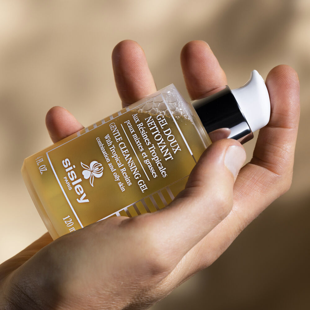 Gel Doux Nettoyant aux Résines Tropicales - Model
