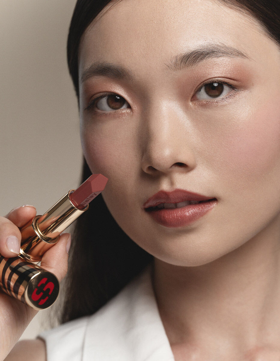 Blooming Hour Make-up Look