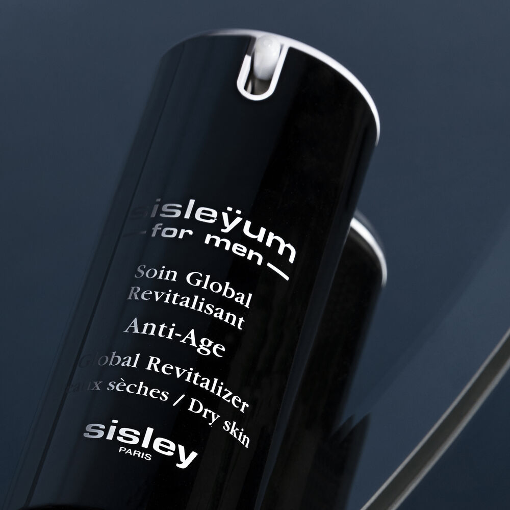 Sisleÿum for Men Dry Skin - close-up