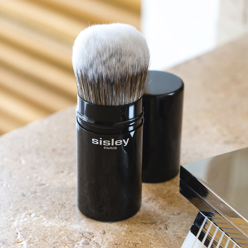 Kabuki Brush - close-up