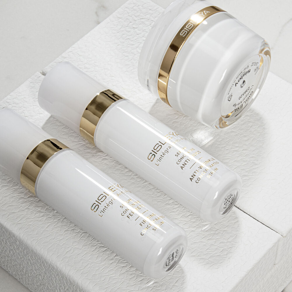 Sisleÿa l'Intégral Anti-Age Prestige Gift Set - close-up
