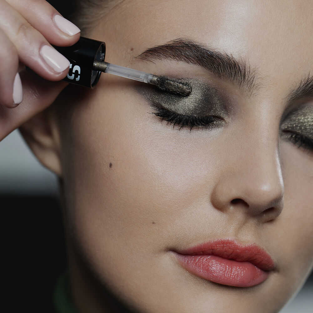 Ombre Éclat Liquide N°6 Wild - Model