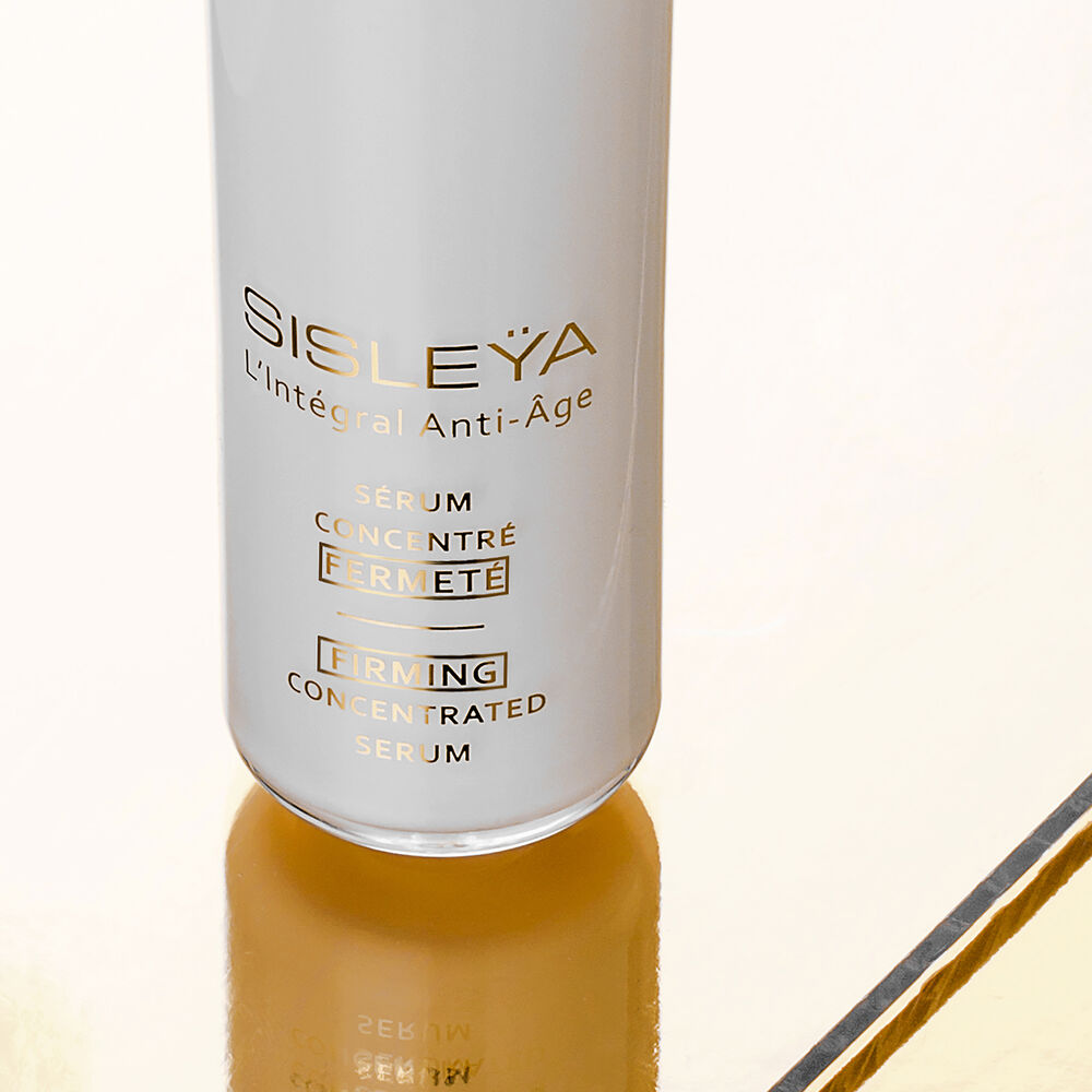 Sisleÿa Global Firming Serum - close-up