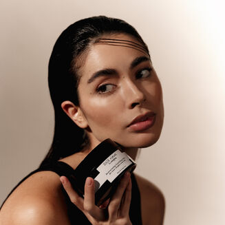 إطلالة الستار اللامع