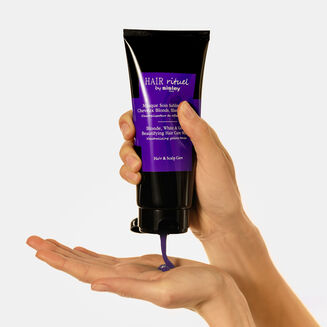 روتين ماسك العناية لتعزيز جمال الشعر الأشقر والأبيض والرمادي