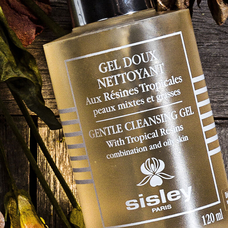 Gentle Cleansing Gel With Tropical Resins