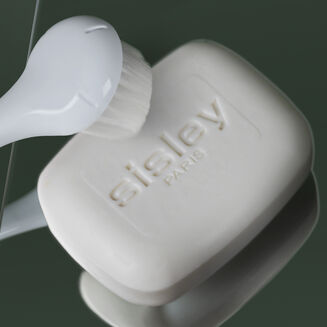 Soapless Facial Cleansing Bar With Tropical Resins