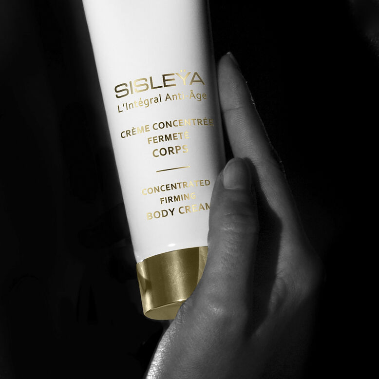 Sisleÿa L'Integral Anti-Age Concentrated Body Firming Cream - close-up