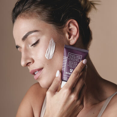 Online Exclusive: Black Rose Cream Mask Set - Model