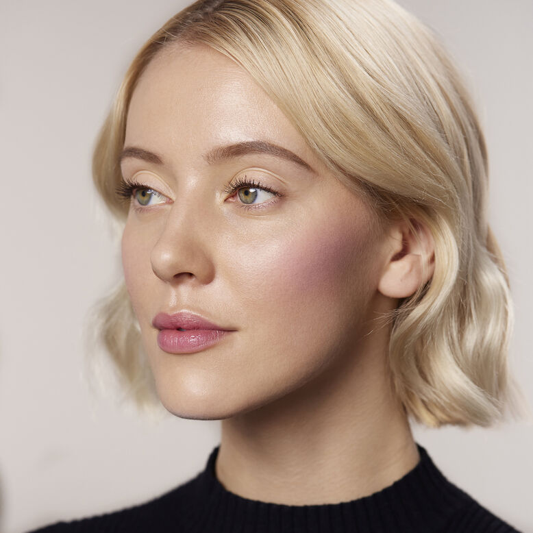 Le Phyto-Blush N°1 Pink Peony - Model