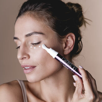 Fluide Contour des Yeux &agrave; la Rose Noire