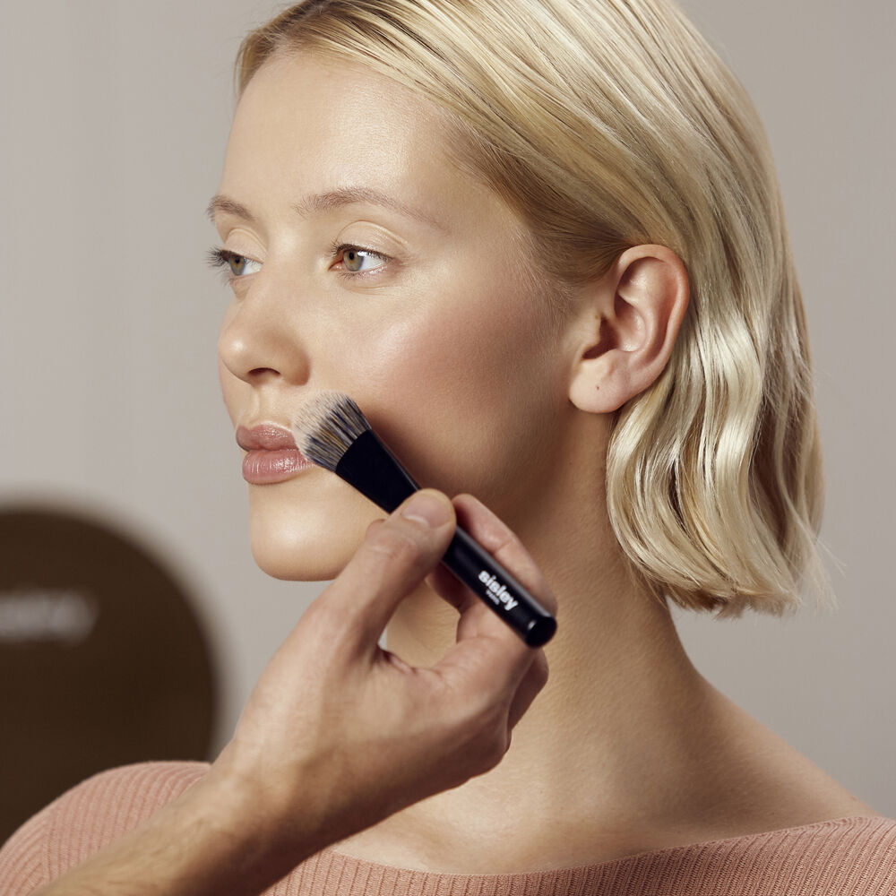 Fluid Foundation Brush