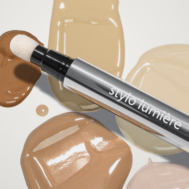Stylo Lumière N°4 Golden Beige - Detalle