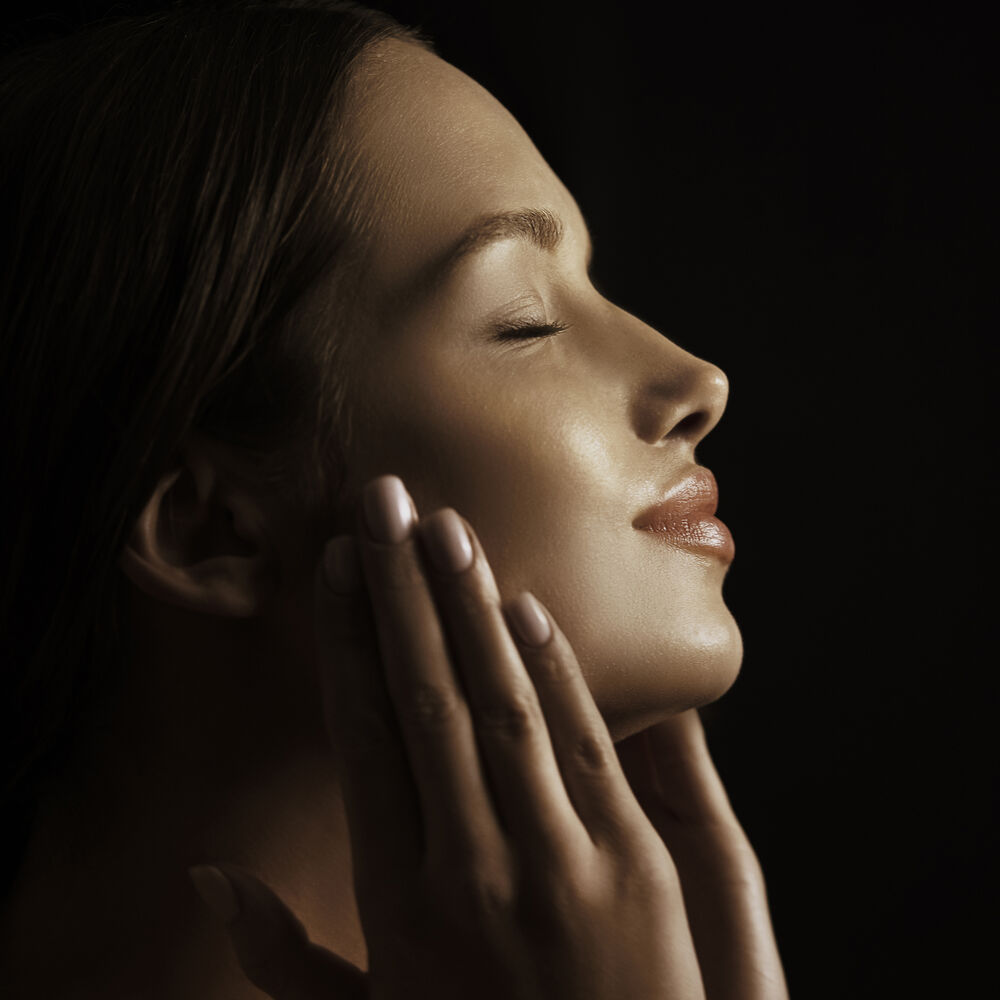 Supremÿa At Night - The Supreme Anti-Ageing Skin Care Lotion - Model
