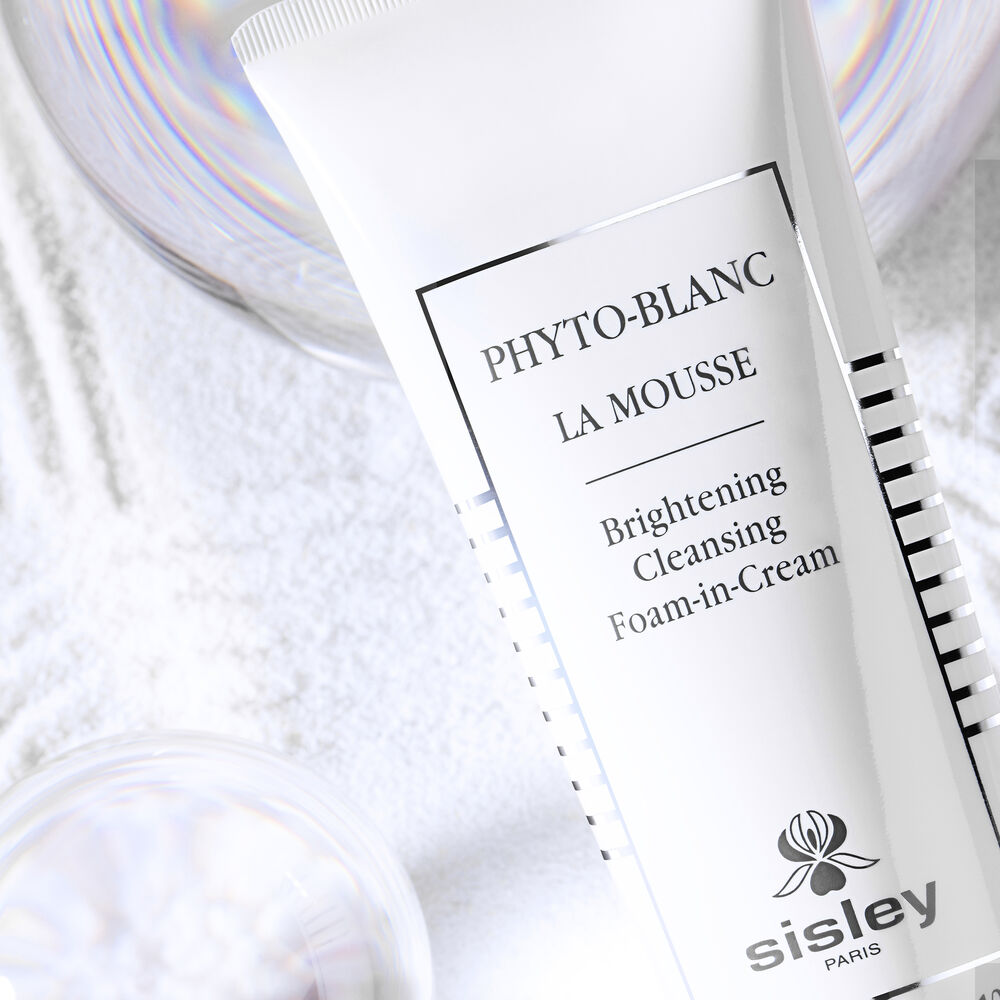 Phyto-Blanc Brightening Cleansing Foam-in-Cream - close-up