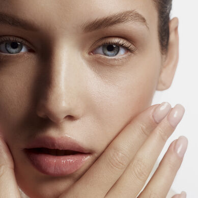 Nutritive Lip Balm - Model