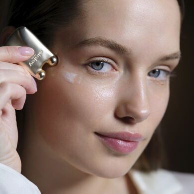 Supremÿa At Night The Supreme Anti-Aging Eye Cream - นางแบบ