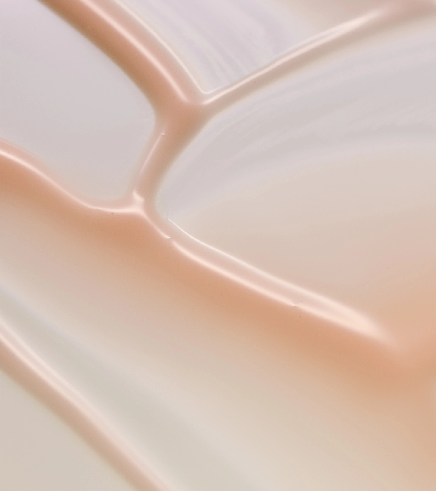 Essential Longevity Serum mot en rosa bakgrund med textur