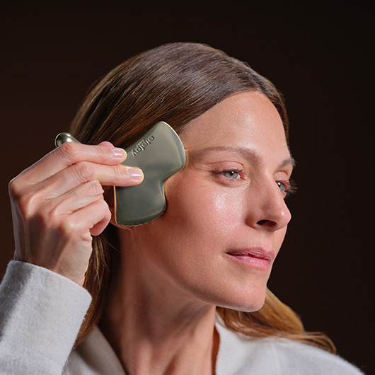 Discover the Gingko Gua Sha, your new beauty routine must-have