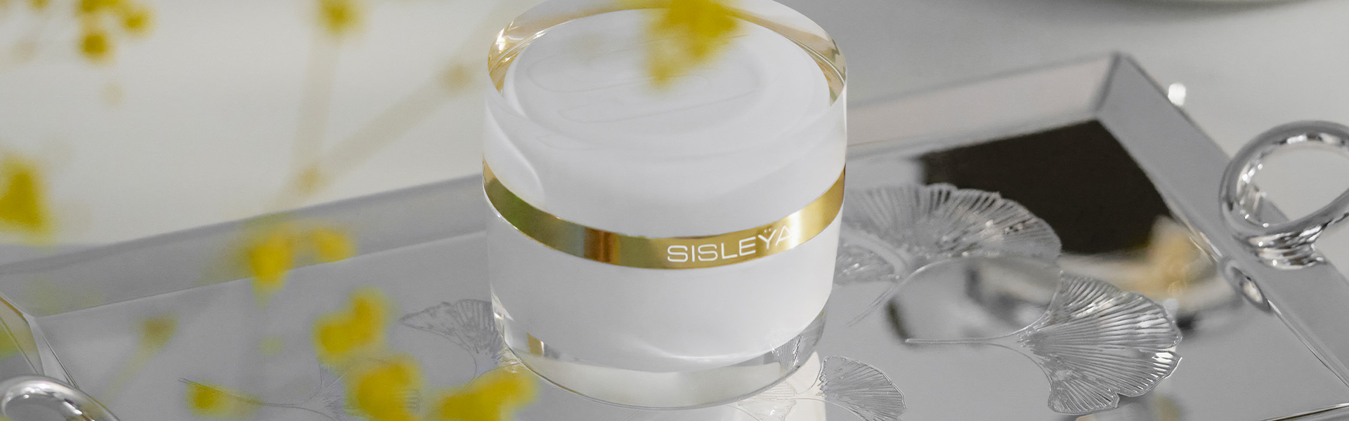 Sisle&yuml;a L'Int&eacute;gral Anti-&Acirc;ge cream on the Christofle tray