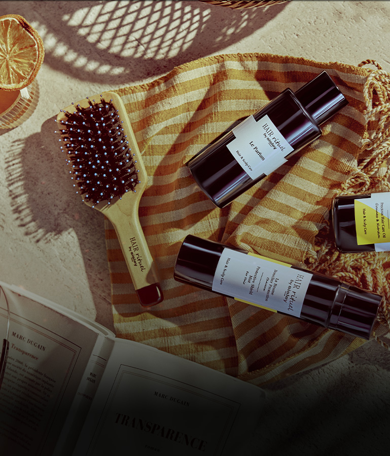 I prodotti Hair Rituel by Sisley vicino all&rsquo;acqua