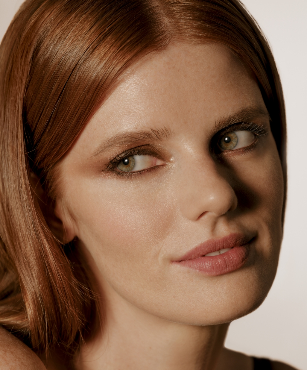 Palette and mascara make-up look Palette and mascara make-up look