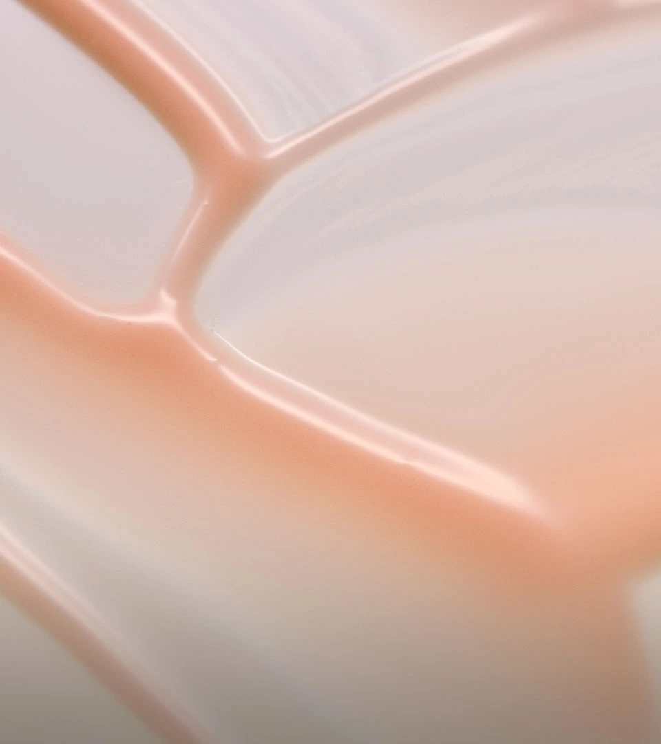 Rosaaktig konsistens i Sisleys Essential Longevity Serum